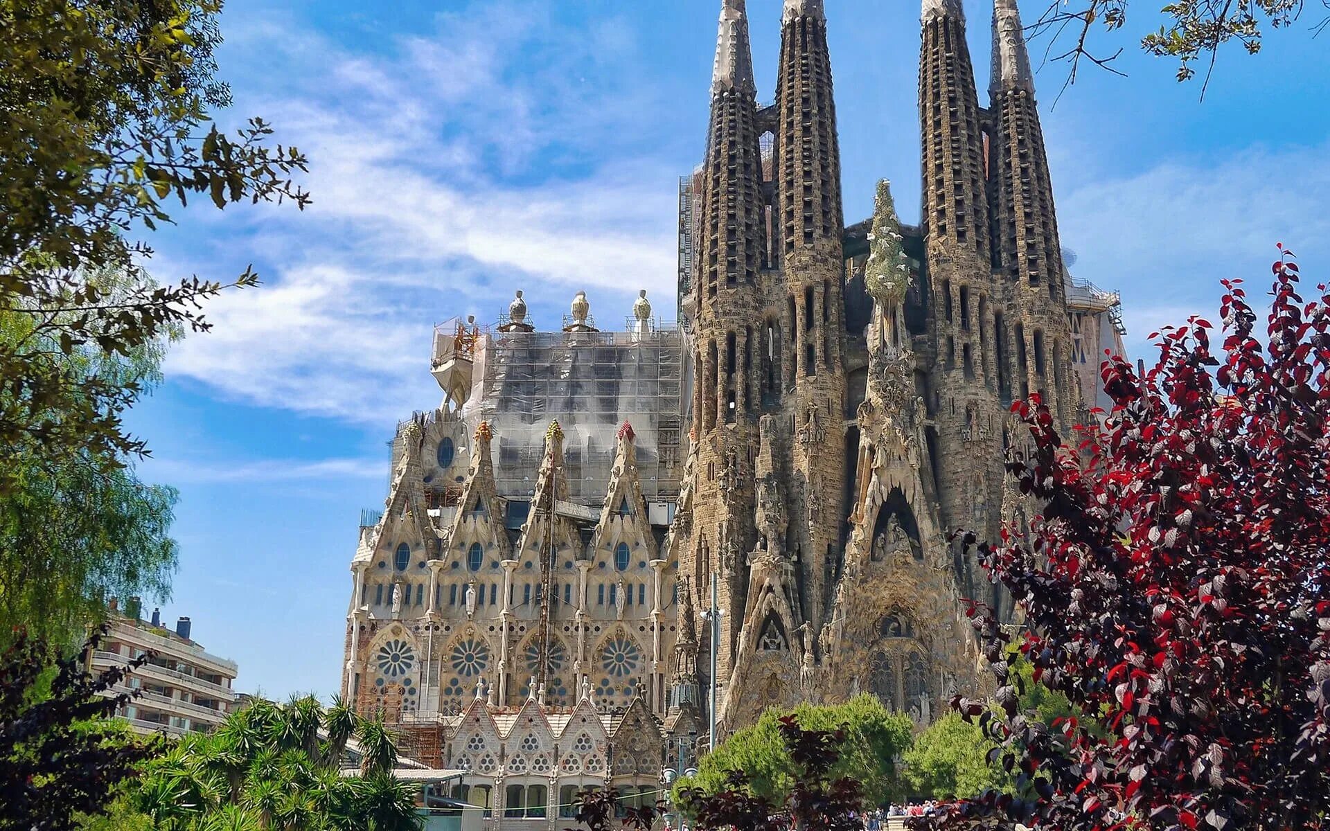 Искупительный храм Святого семейства. Храм Святого семейства Барселона. Церковь Саграда Фамилиа в Барселоне.