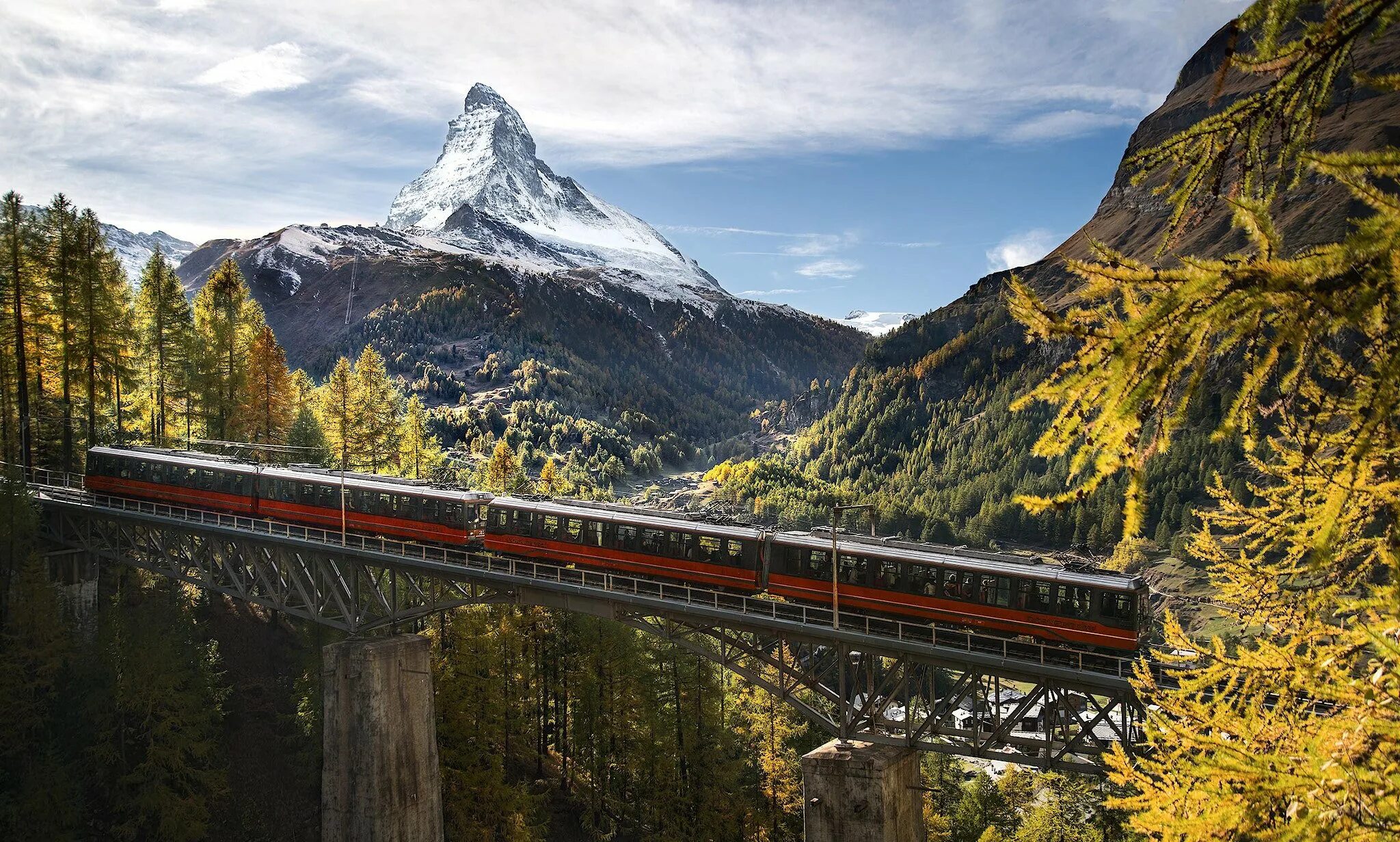 Mountain train. Швейцария поезд в горах. Железная дорога в альпах. Локомотивы канады. Маттерхорн швейцария железная дорога.