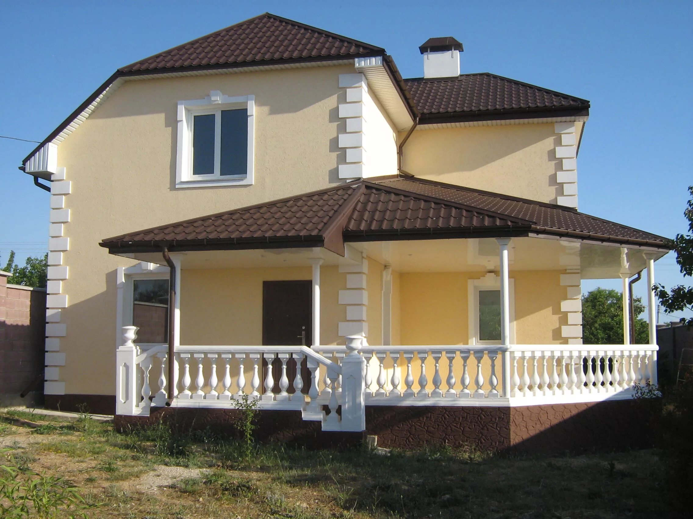 фасады двухэтажных домов. фасады штукатурка загородных домов. дом короед серый фасад. красивый штукатурный фасад. двухэтажный дом штукатурка.