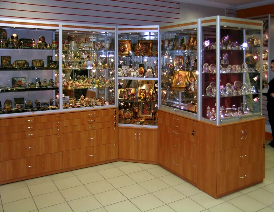 витрина для сувениров. витрина для сувениров. самый вип витрин сувенир. витрины для сувенирной продукции. витрины для коллекции статуэток.