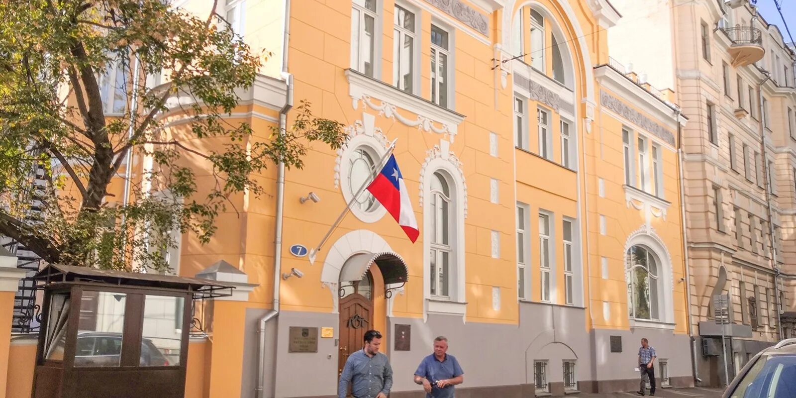 Русский дом в белграде. Посольство ирана в минске. Культурные центры при посольствах в москве. Посольство в мозамбик посла а. Посольство венесуэлы в москве внутри.