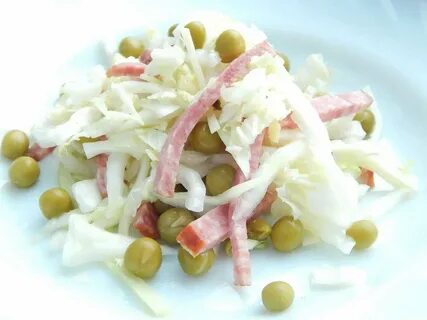 Салат из яиц огурцов горошек колбасы