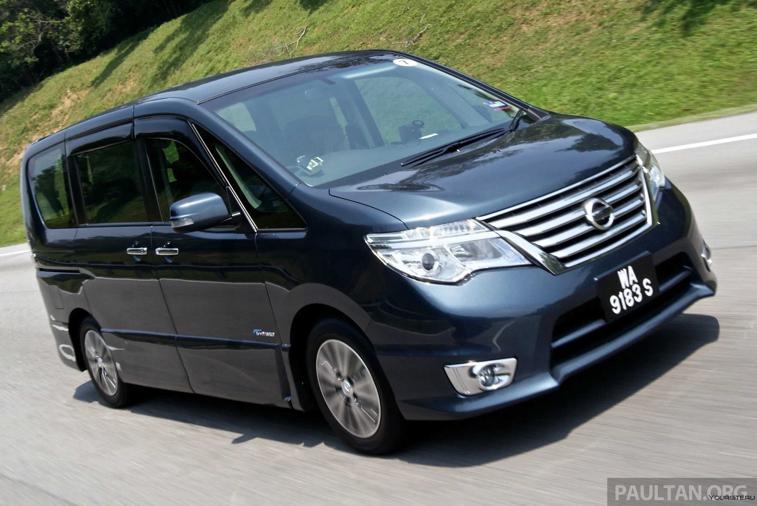 Минивены все марки цены бу. Nissan Serena 2014. Nissan минивэн Serena. Nissan Serena 2014 гибрид. Минивэн Ниссан Серена гибрид.