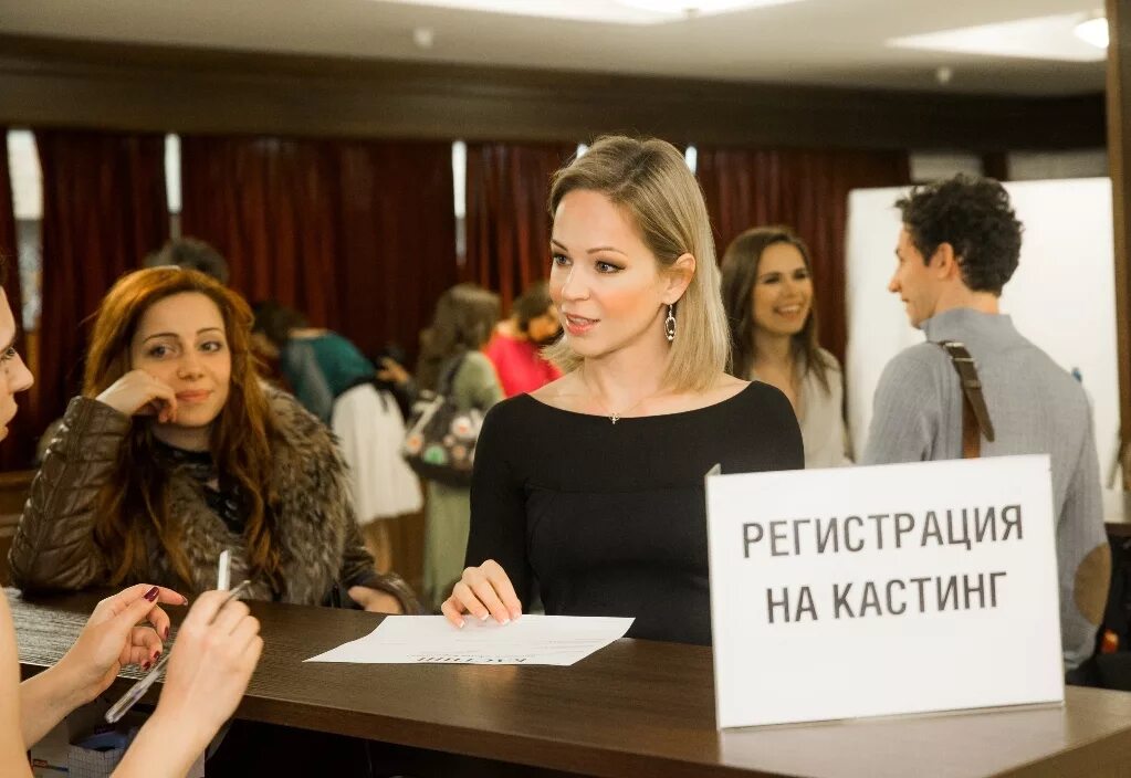 кастинг в модельное агентство. кастинг мисс кузбасс 2015. кастинги регистрация. кастинг модельное агентство спб. женщины в очереди.