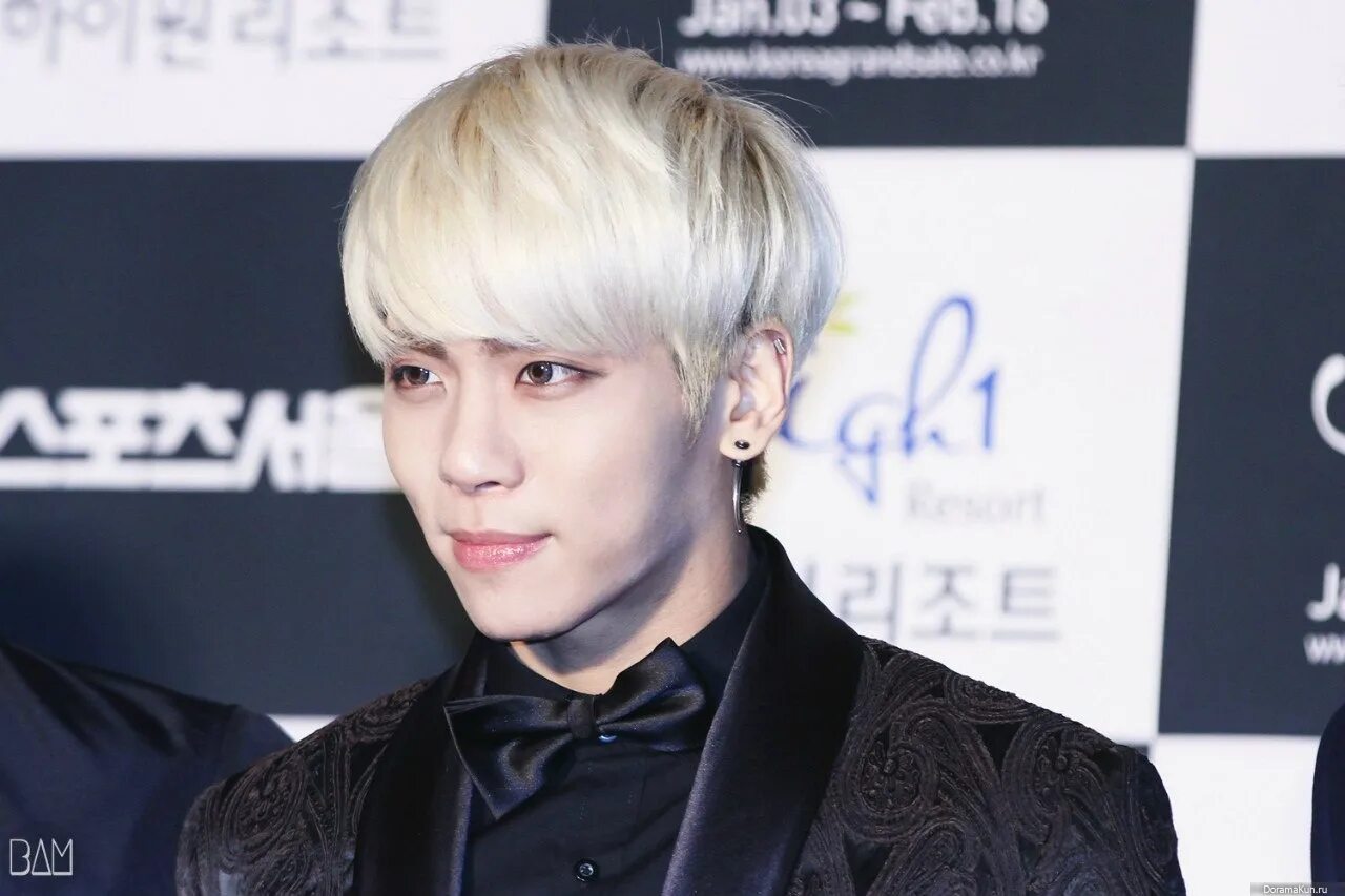 Jonghyun SHINEE. Kim Jonghyun. SHINEE джонхён смерть.