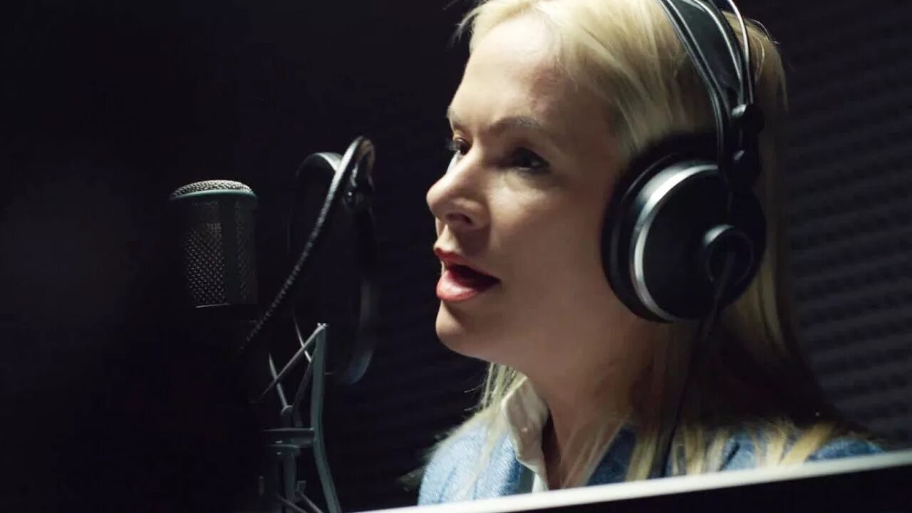 Песня отец поет девушка. Анастасия чешегорова фото. Девочка поет про крепость. Песня отец поет девушка. Анастасия чешегорова папа.