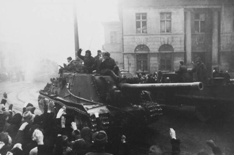 Висло одер. Висло одерская операция освобождение польши. освобождение польши 1943. освобождение лодзи 1945. ису-122 1945.