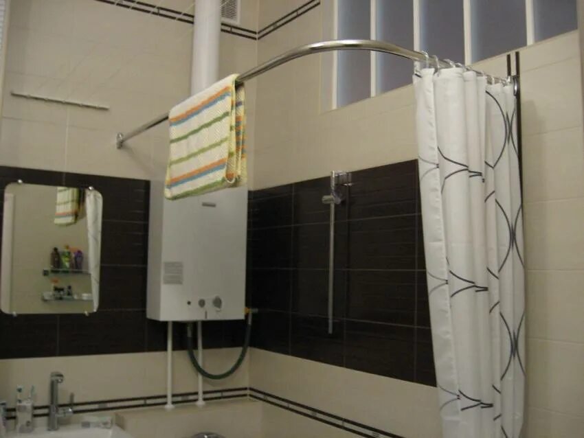 Установка шторки для ванной. Шторка для ванной стеклянная складная comores 114. Шторка на ванну river ritsa 170 мт 10000000097 профиль матовый хром. Штора для угловой ванны. Душевая стеклянная шторка cezares 110312.