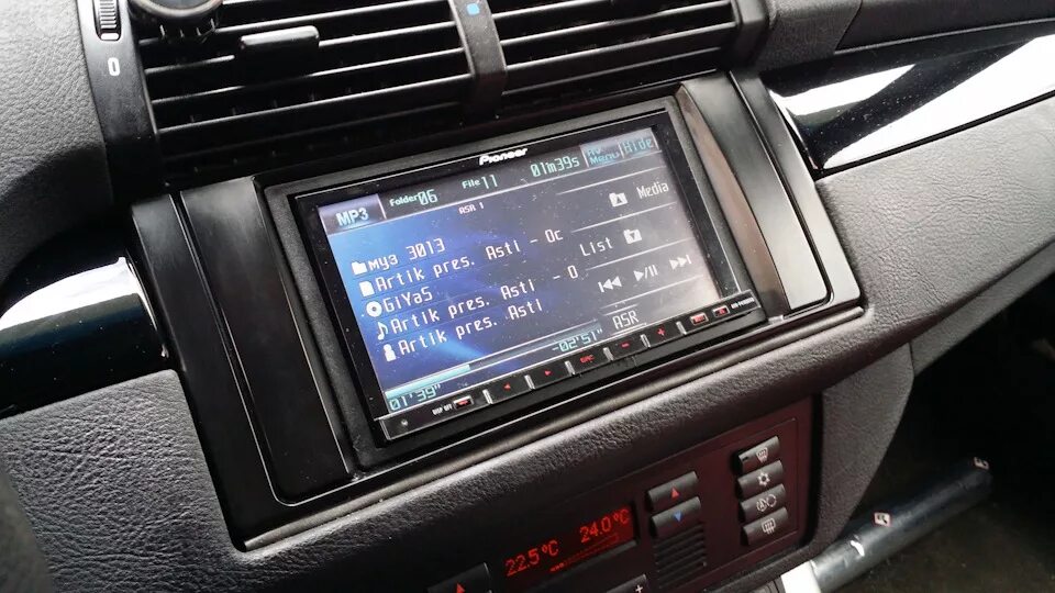Бмв х5 установка магнитолы. Bmw e53 магнитола. bmw x5 e53 магнитола андроид. магнитола андроид бмв х5 е53. bmw x5 e53 сенсорная магнитола.