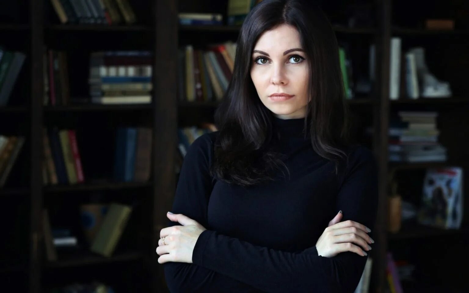 Почему умные женщины. Умная девушка. о женщина. красивая умная девушка. умный взгляд женщины.