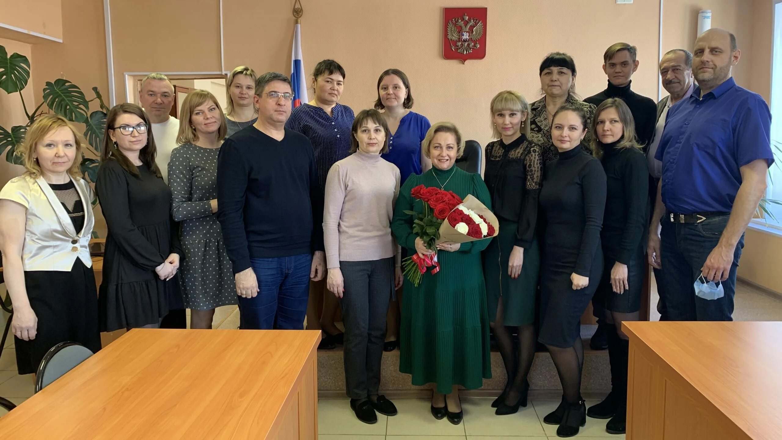 Зареченский городской суд сайт. Медногорский суд. Работники суда. Работники районного суда. Сотрудники суда.