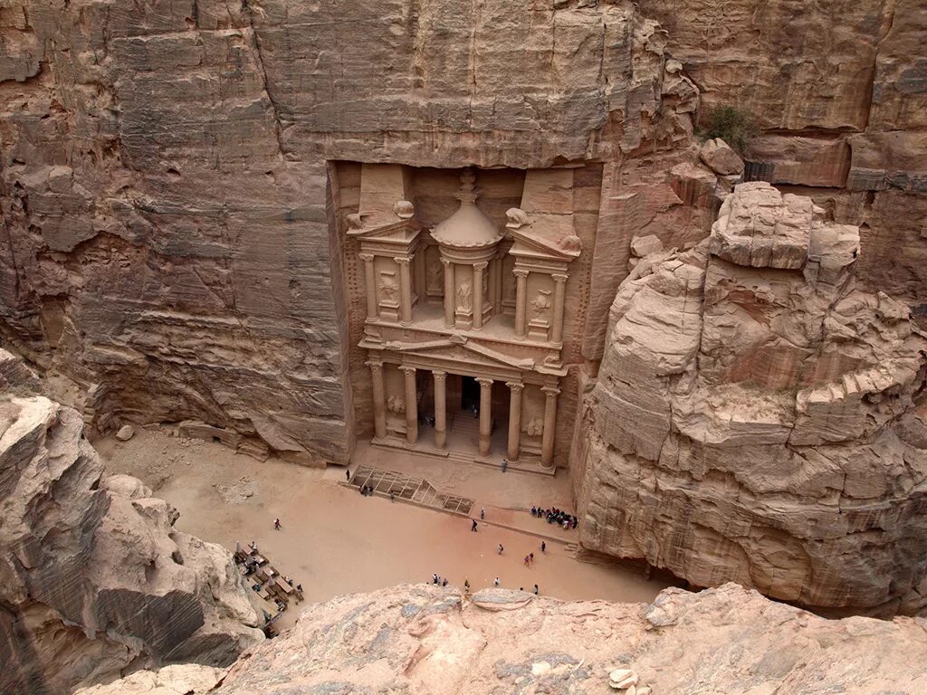 Скульптура обитель богов в перу. Ад-дэйр петра. Каменные ящики в скале мексика. Скальный храм кайласанатха в индии. Вырезанные скалы.