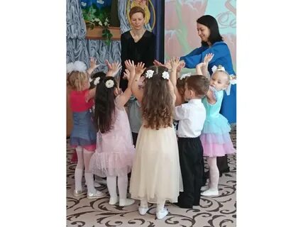 Ребенок приходит в гости к ребенку