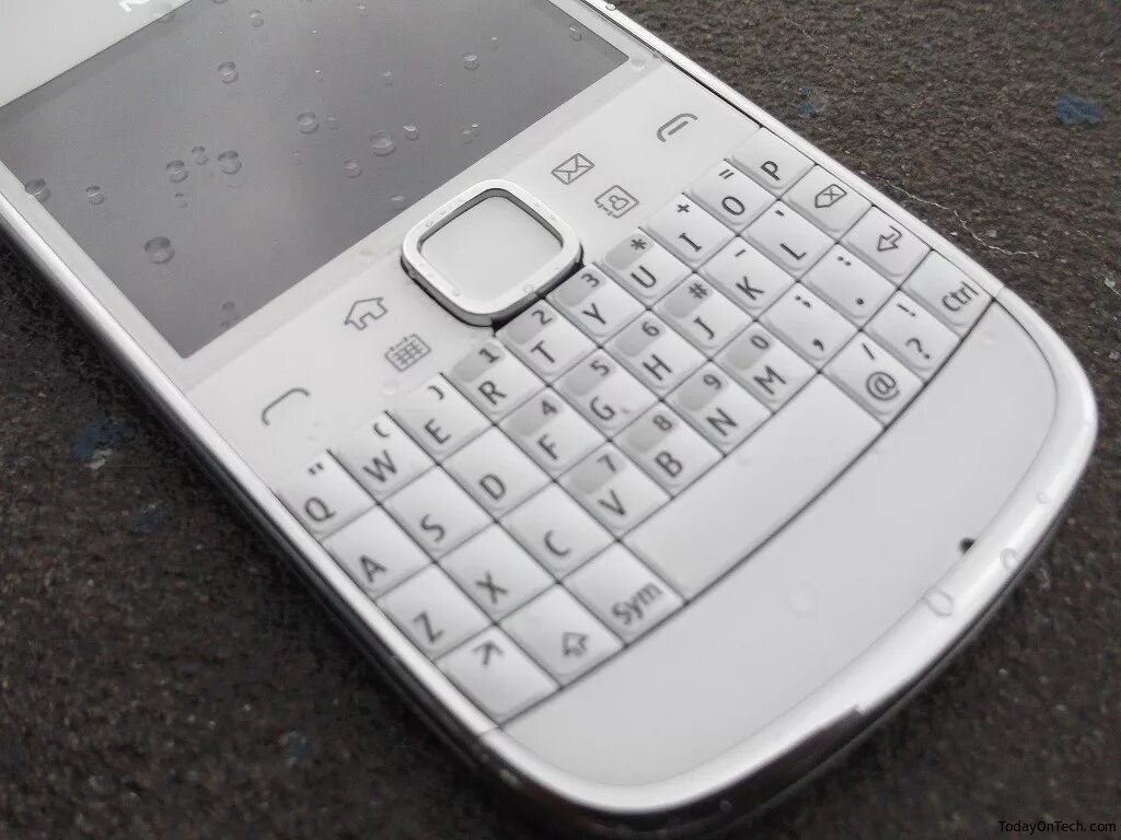 Кнопочный телефон звуки клавиш. Nokia e6. Nokia с клавиатурой QWERTY белый. Кнопочные смартфоны нокиа е6. Нокиа QWERTY 2000.