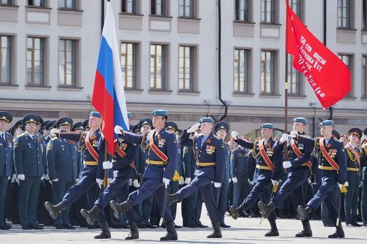 Магазин 9 мая тула. Парад 9 мая Тула. Парад 9 мая в Туле 2018. Парад Тульский СЦ. Фотографии парада в Туле на 9 мая 2015 год.