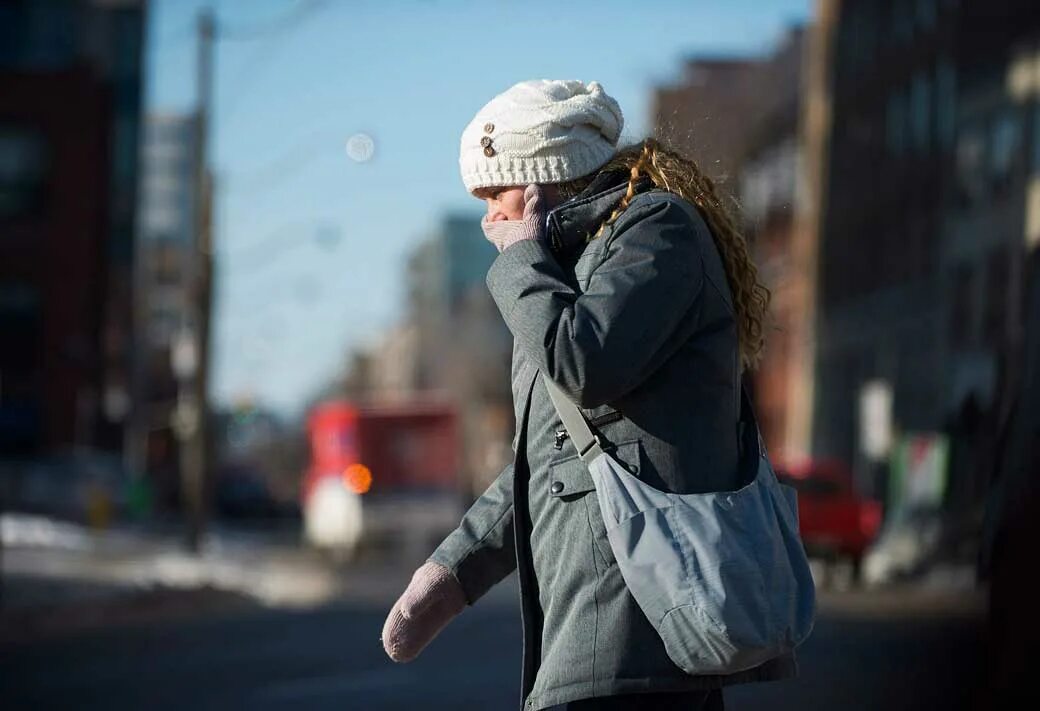 She gets her cold. Cold weather. Экстремальный холод. Bitter Cold. Cold weather in Canada.