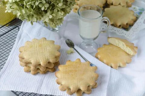 Печенья молочные коржики
