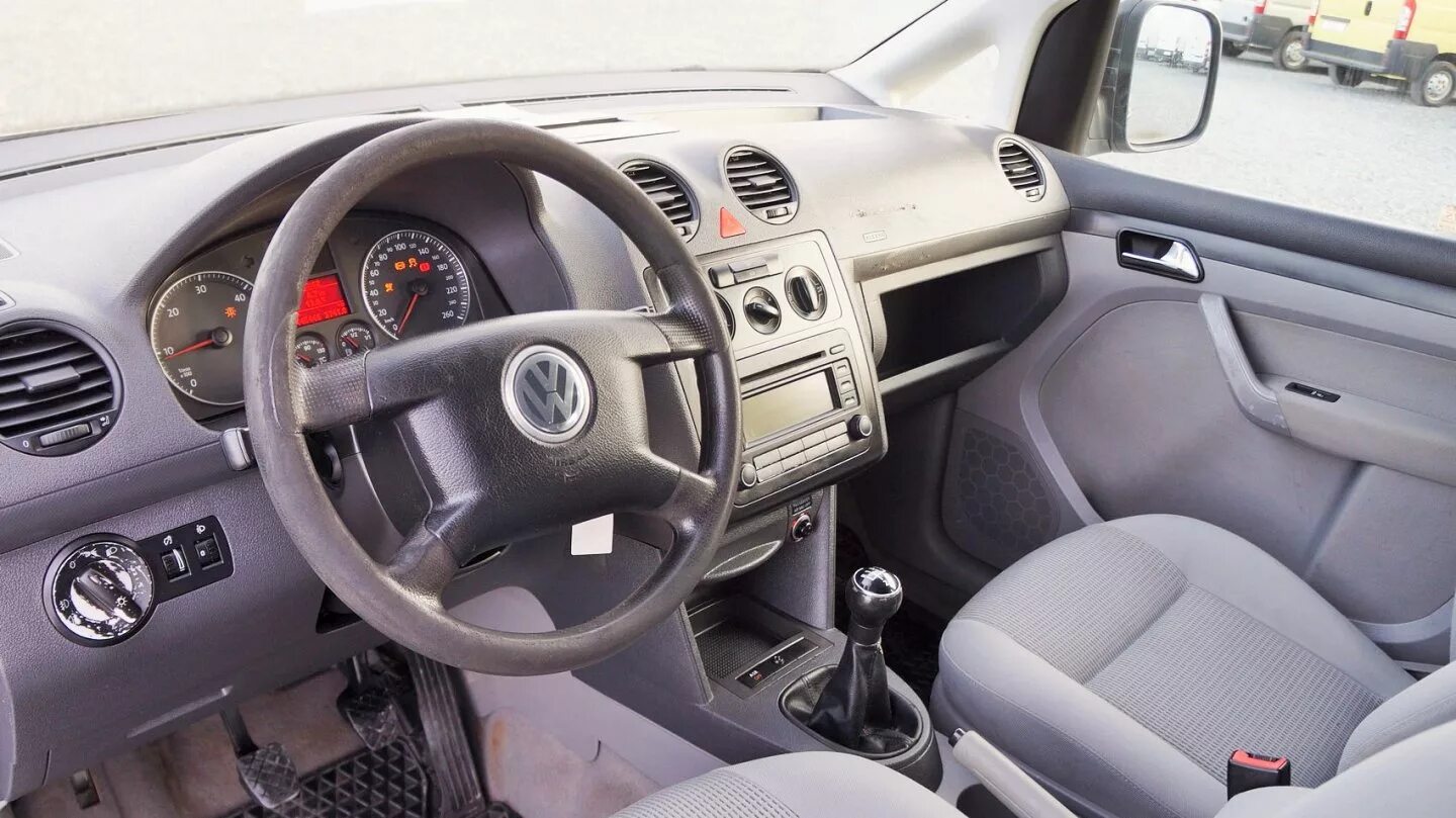 Фольксваген кадди 2010. Volkswagen caddy 2015 maxi салон. Фольксваген кадди 2017 салон. Кадди 2008 года фольксваген. Volkswagen caddy 3 салон.