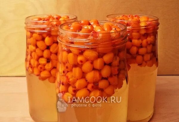 Компот из облепихи и смородины замороженных. Облепиховый чай. Компот смородина облепиха. Компот из облепихи. Компот из крыжовника и яблок.