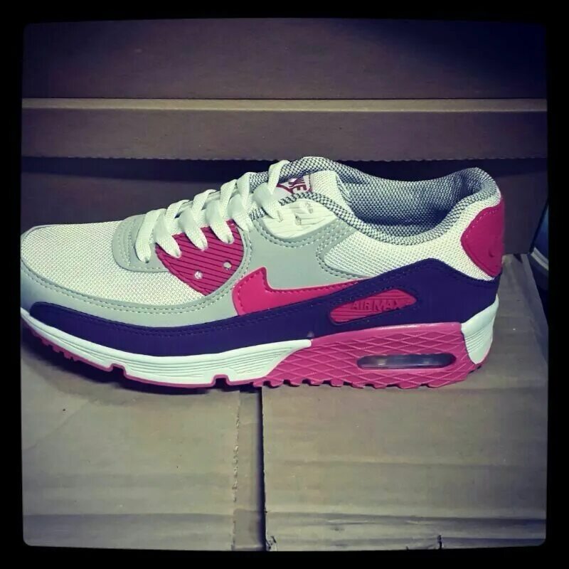 Шкаф найк. Nike AIRMAX 70. Nike Air Max 70. AIRMAX 70 Nike International. Air 70 Nike discriniren.