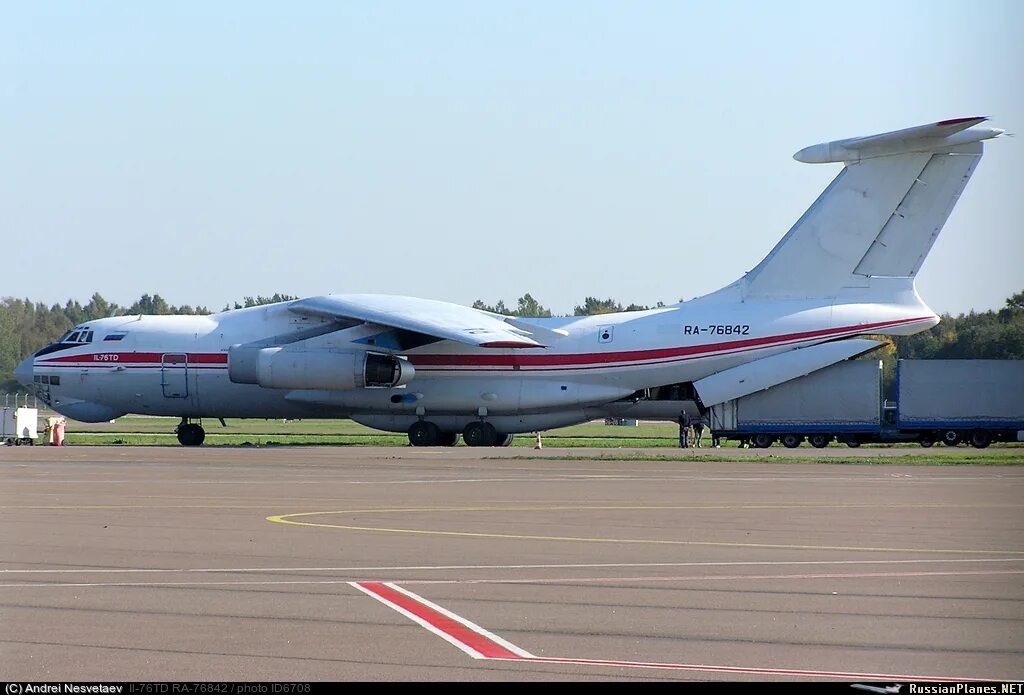 Ил 76 тд мчс кабина. Ил-76 78796. Самолет ilyushin il 76md. Ил-76 ввс индии. Беззубкин командир самолета ил 76.