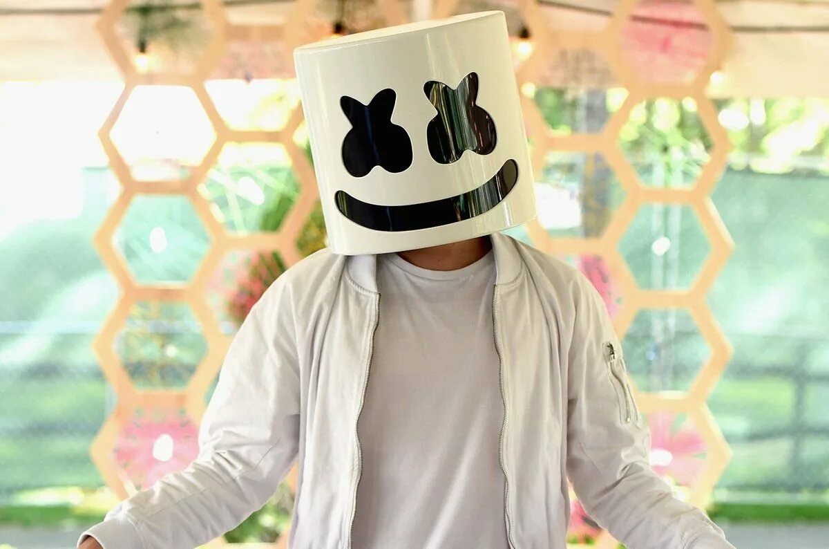 Marshmello слушать. Marshmello. маршмеллоу певец. мистер маршмеллоу. фотосессия с маршмеллоу.
