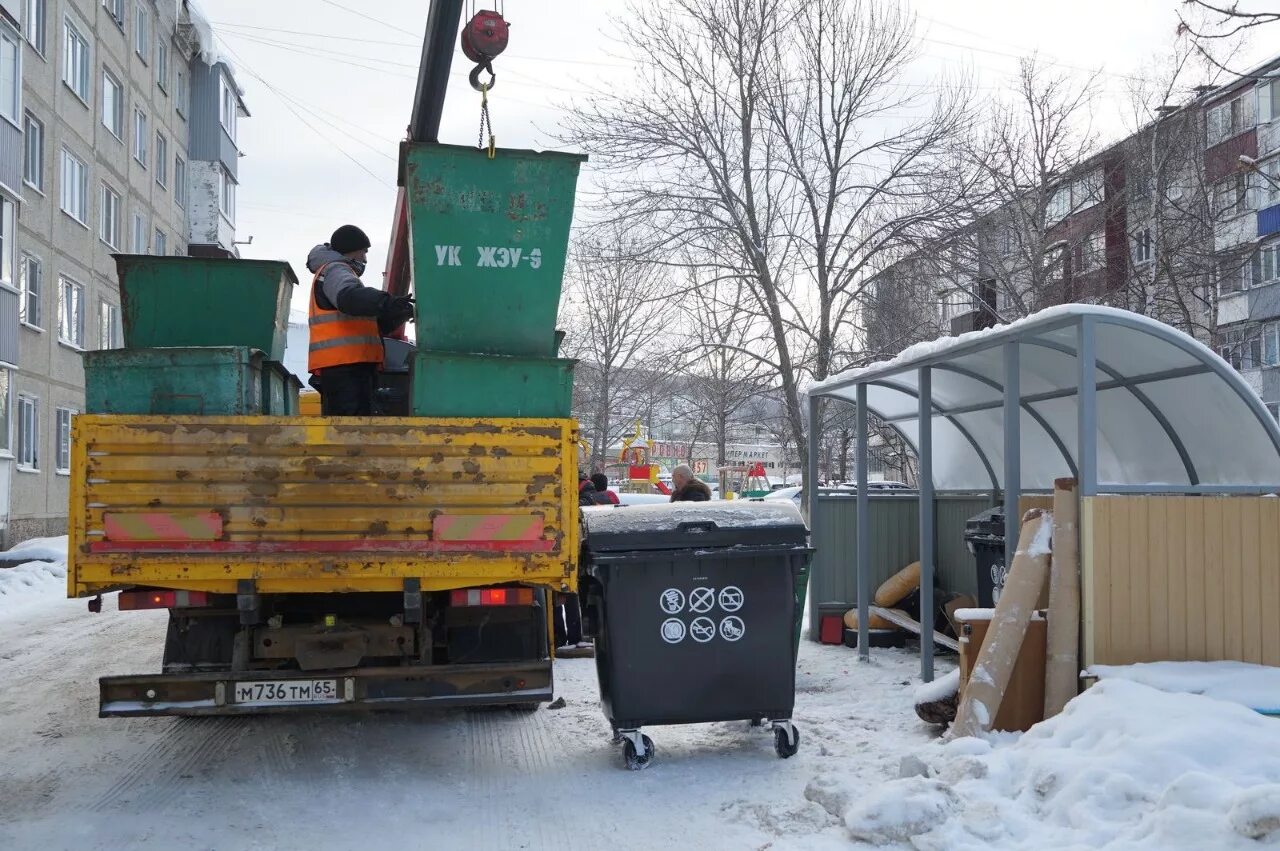 Контейнеры для тбо на месторождениях. Контейнер сахалин. Сортировка мусора в сахалинской области корсаков. Контейнеры для раздельного сбора отходов. Контейнер сахалин.