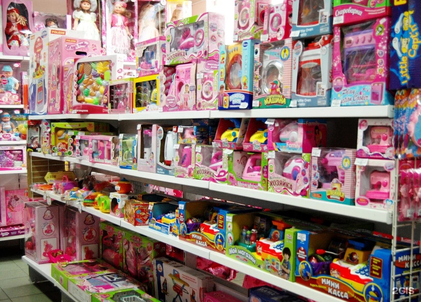 Торговый дом игрушка. Магазин игрушек. Детские игрушки магазин. Склад детских игрушек. Детский отдел игрушек.