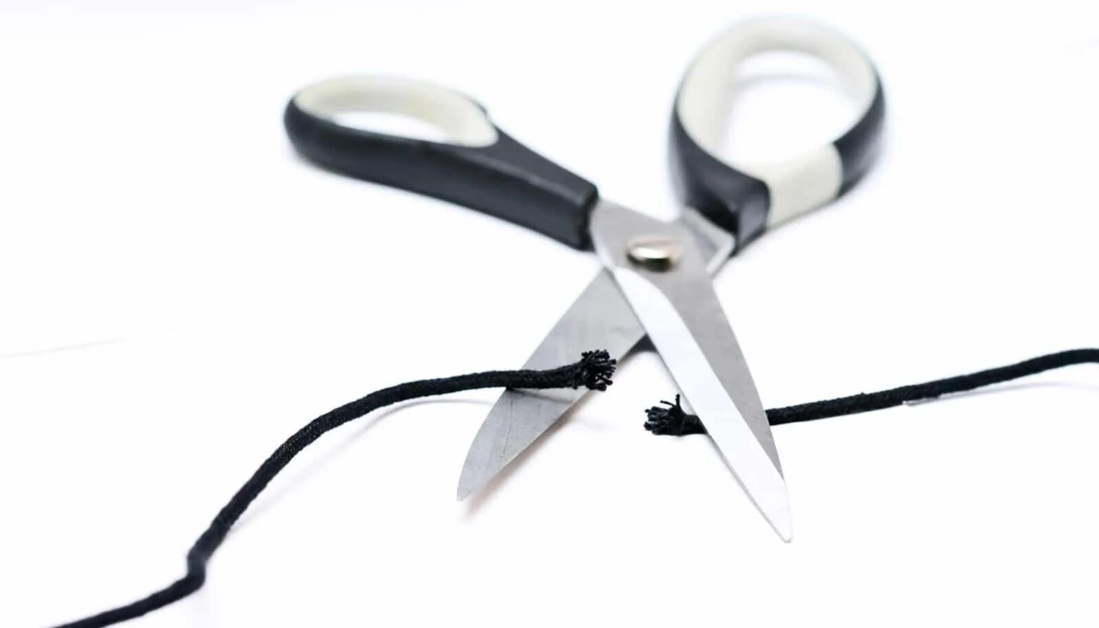 The Cut. Cutting Strings. Portable Scissors. Triple Scissor. Cutting scissors