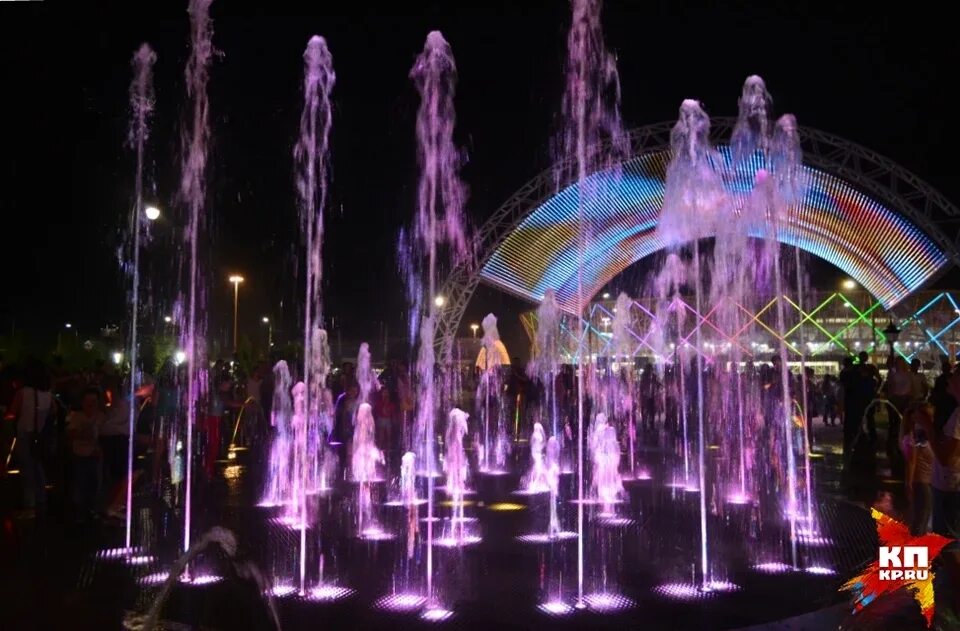 Парк у мамаева кургана волгоград. Эол (aeolus) музыкальный инструмент. Адмиралтейская площадь воронеж закат. Волгоград красноармейский район. Арка в городе.