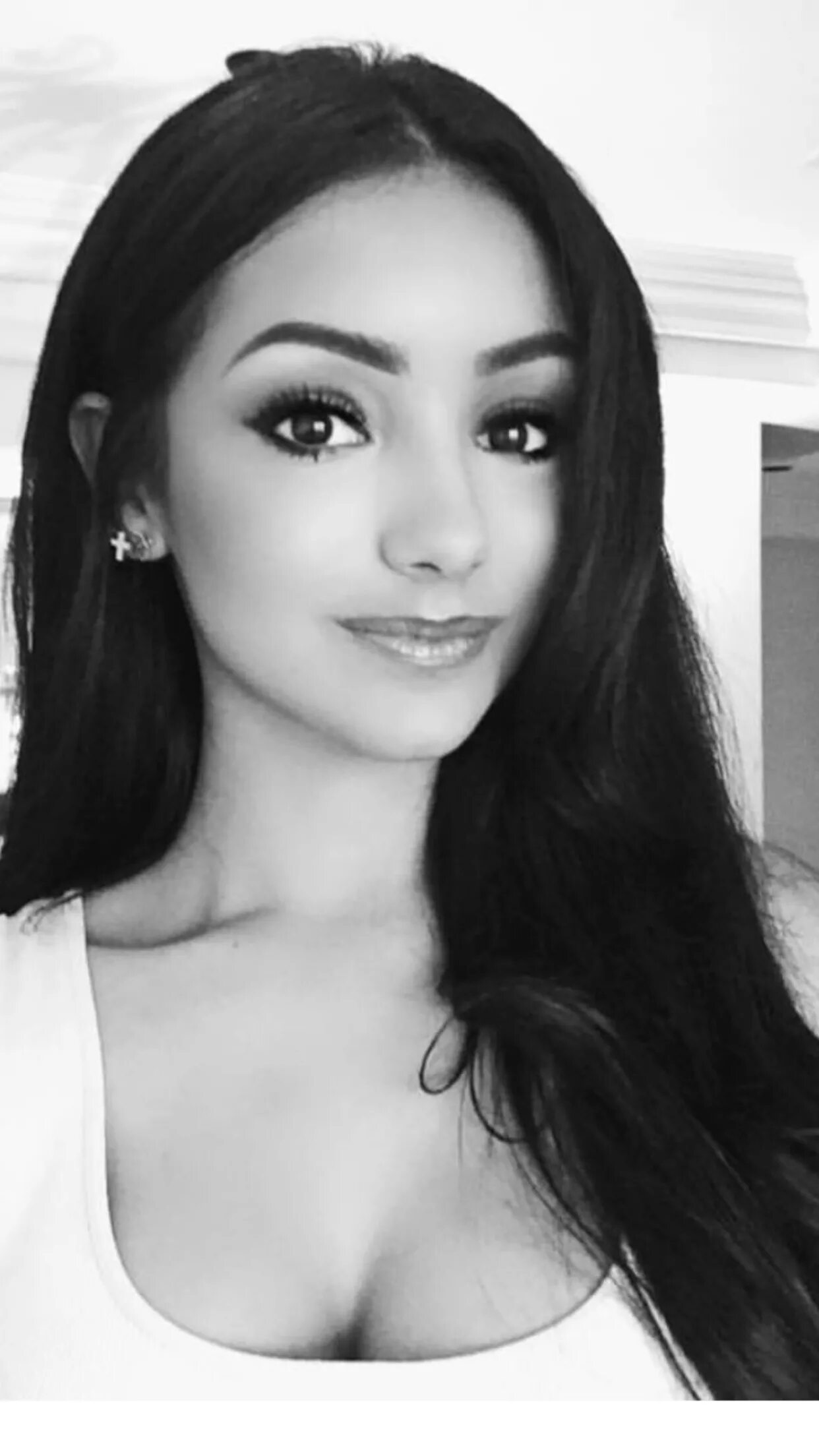 Ariana grande snapchat. Melanie queen модель. Мелани квин. Melanie queen. Мелани голдинг милые детки фильм.