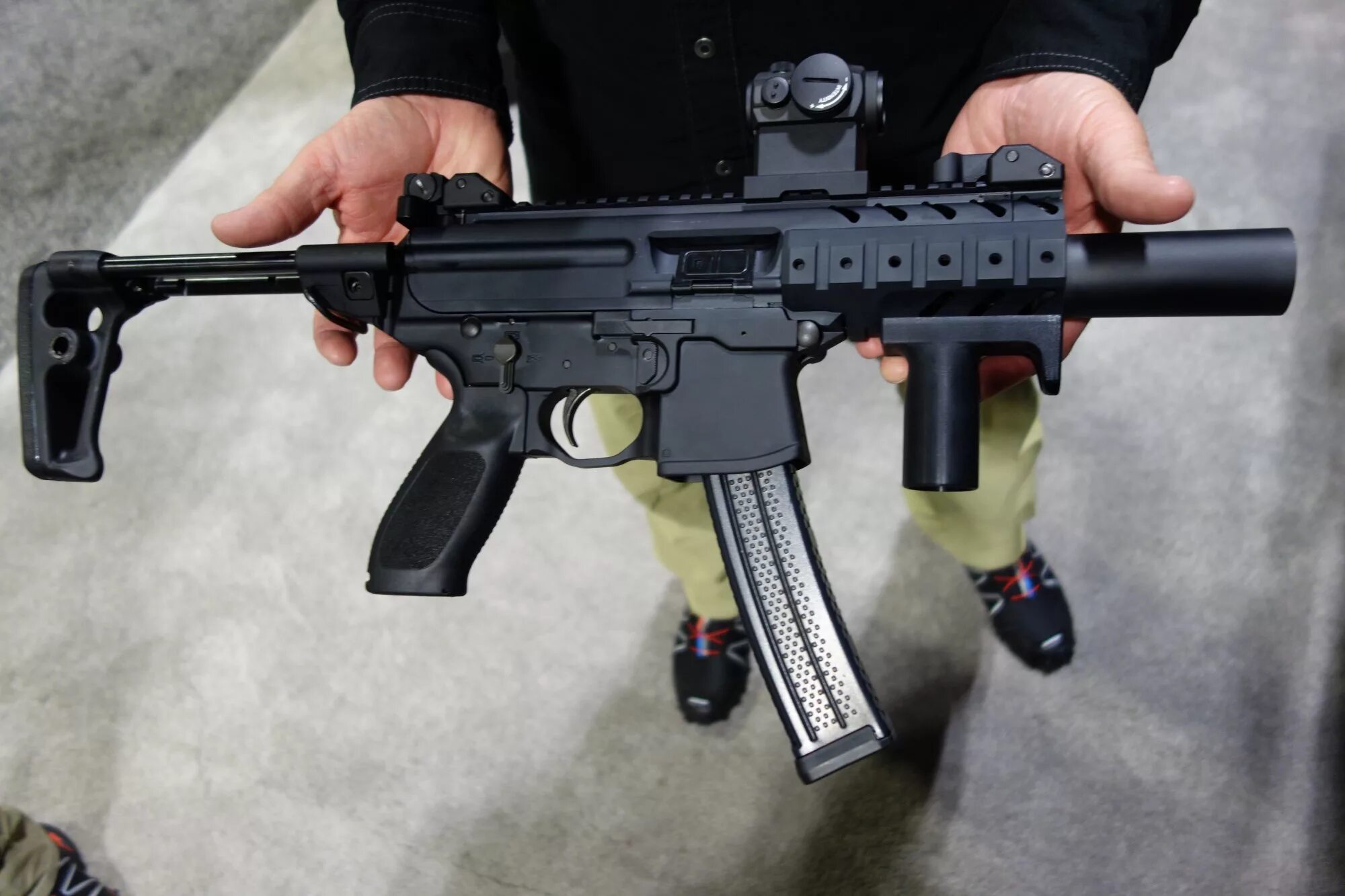 Пистолет пулемет kriss vector. Ar15 thompson с барабанным магазином. Пп spectre m4. Sig mpx пистолет пулемет. Пистолет пулемет ump.