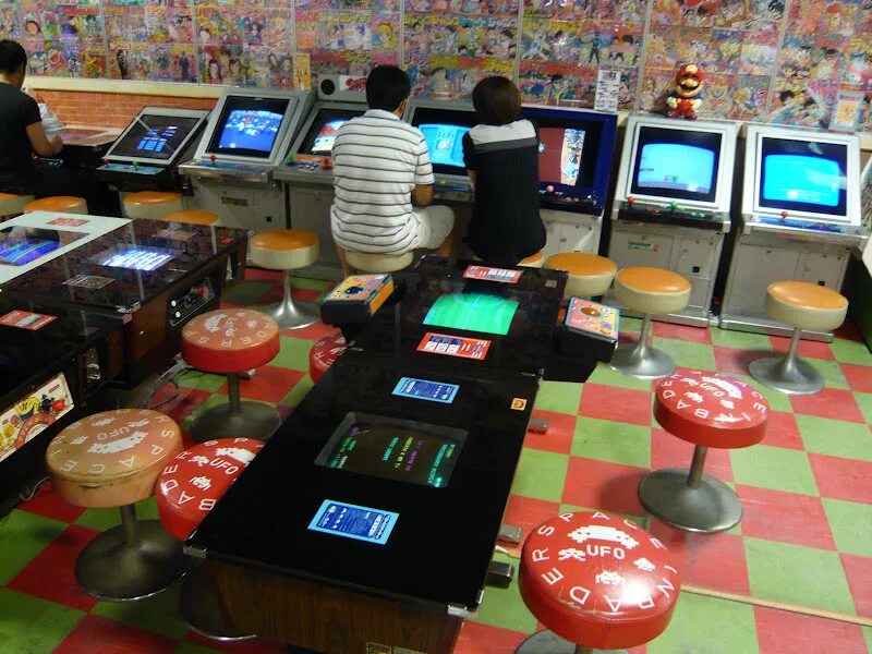 Tokyo wars. Игровой центр в Токио. Центр игры. Japan Arcade. Red° игровой центр в Токио.