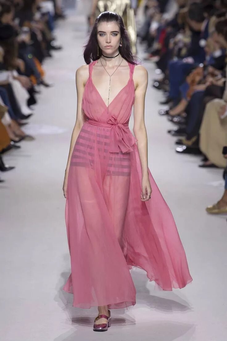 Miu miu осень зима 2022-2023. Тренды моды. Тенденции 18 19. Balmain 2022 осень зима. Показ шанель 2022-2023.