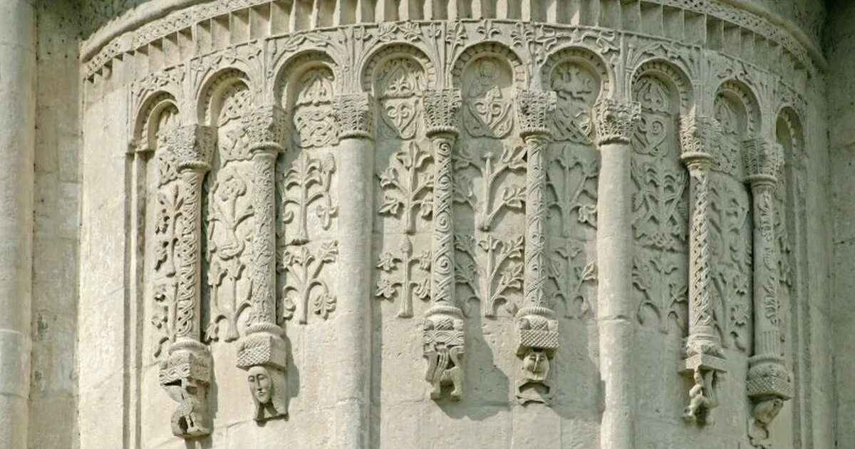 Белокаменная резьба дмитриевского собора. Дмитриевский собор во владимире резьба. Дмитриевский собор во владимире резьба. Дмитровский собор во владимире белокаменная резьба. Белокаменная резьба дмитриевского собора во владимире.