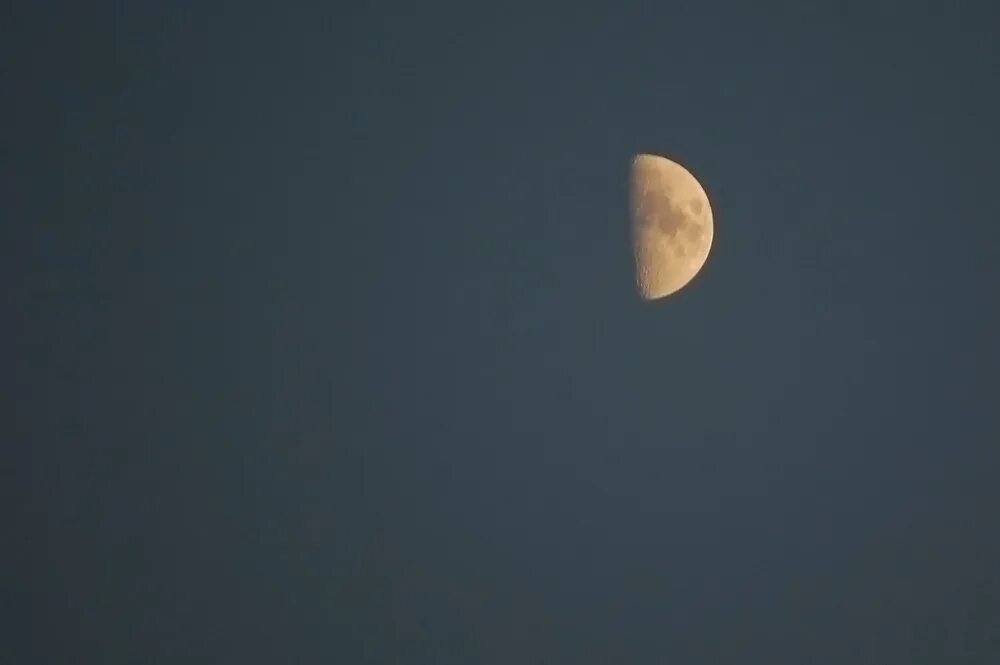 Over the moon. Четверти луны. Фаза луны первая четверть. Убывающая луна последняя четверть. Фаза луны 1 четверть.
