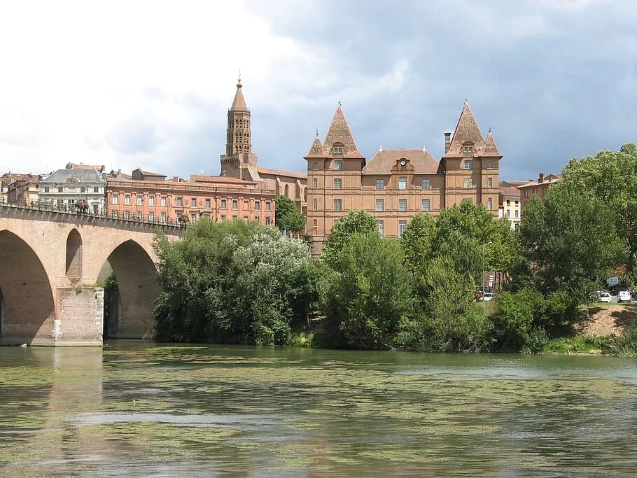 Река франции 2 букв. Река Гаронна во Франции. Монтобан. Montauban Франция. Тарн-и-Гаронна.