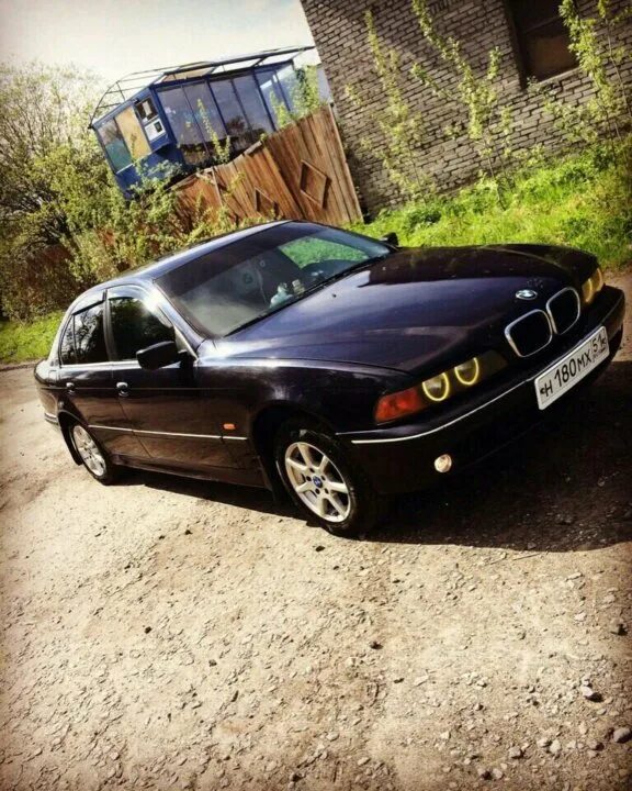 Купить б/у BMW 5 серии II (E28) 520i 2.0 MT (125 л.с.) бензин механика в Омске: 