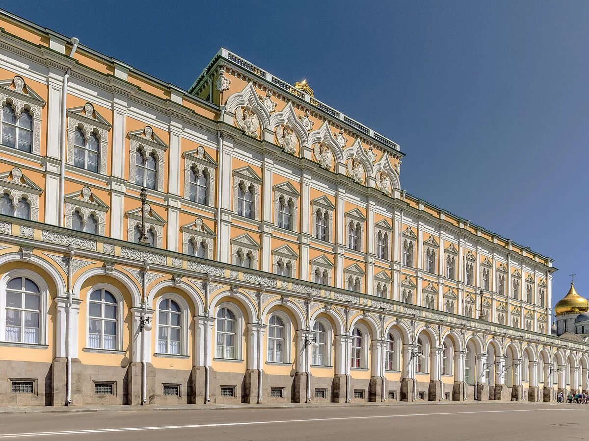 Оружейная палата Московского Кремля. Московский музей Оружейная палата. Музей в Кремле Москва Оружейная палата. Оружейная палата Московского Кремля здание.