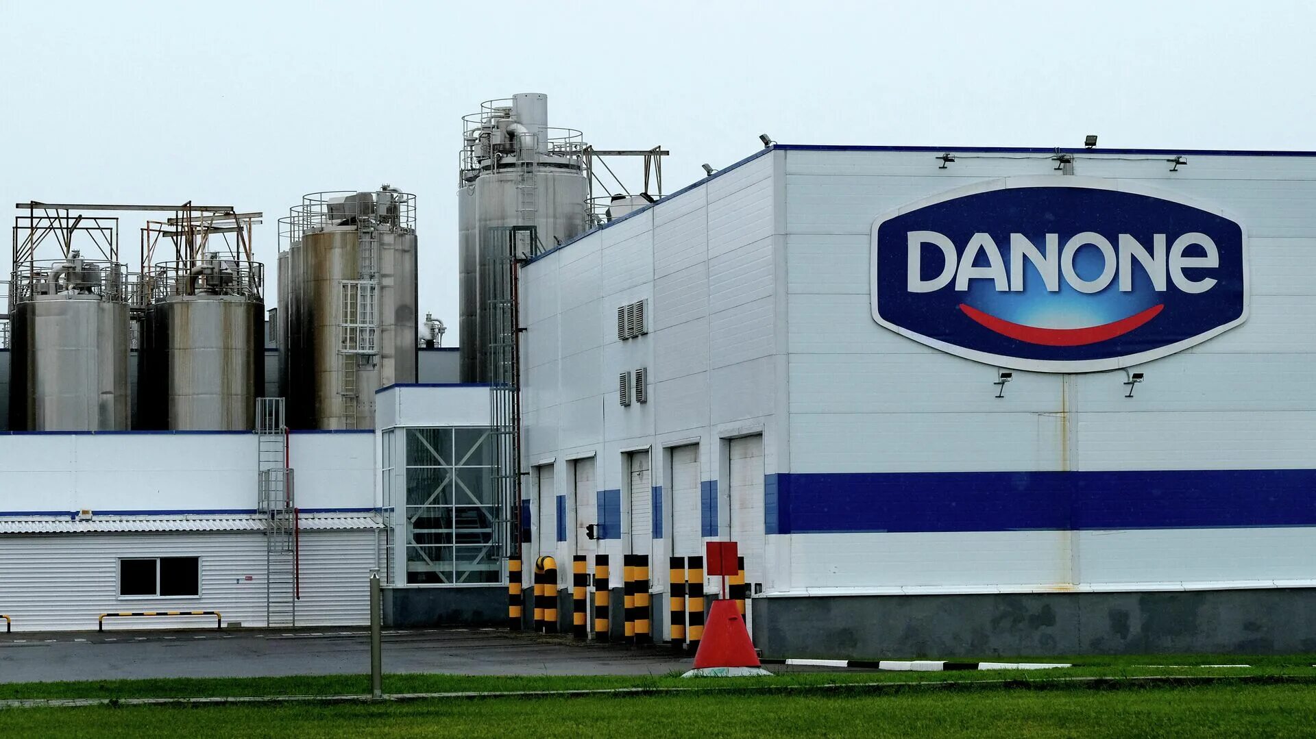 Передача активов danone. Завод Данон в Чехове. Завод Данон Самара. Завод Данон Чеховский район Любучаны. Данон завод в Париже.