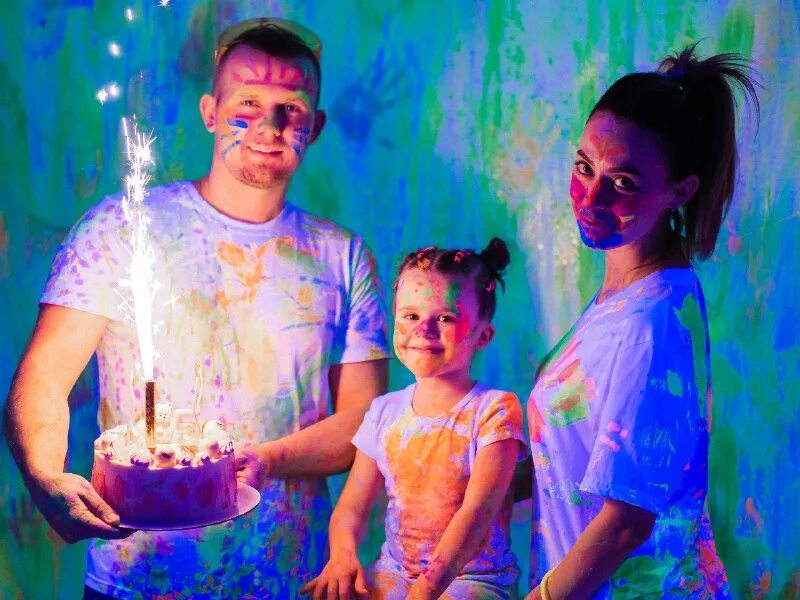 Эффект ребенка. Детское лицо у взрослого. Прививка детям. Эффект ребенка. Эффект детского лица.