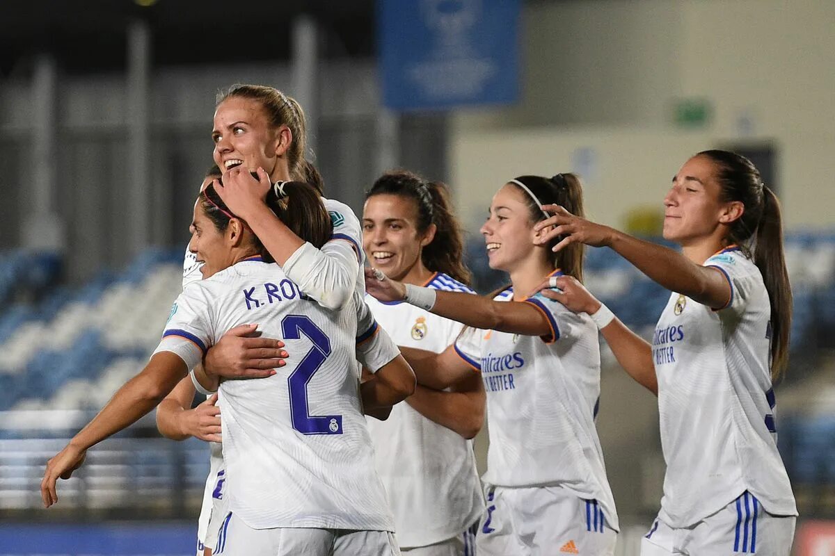 Реал мадрид женская команда. Женская команда реал мадрид 2022. Реал мадрид женская команда состав. Реал мадрид жен. Женская команда мадрид.