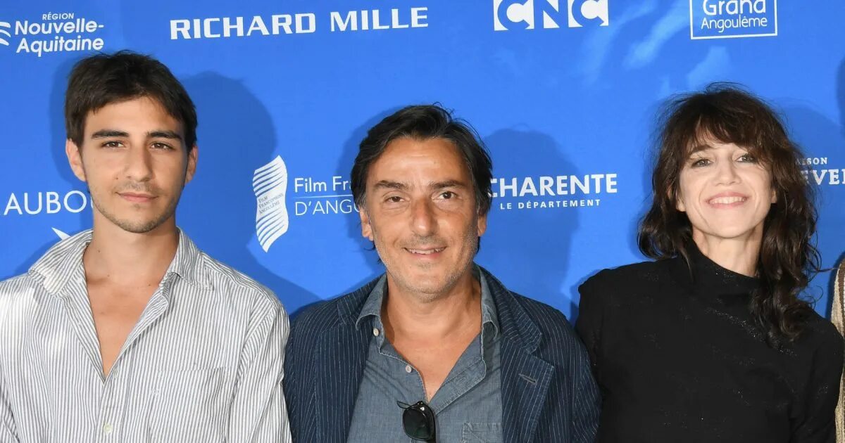 Габриэль атталь жена. Клюзе и боннетон. Габриэль атталь жена. Эммануэль макрон габриэль атталь. Элис атталь.