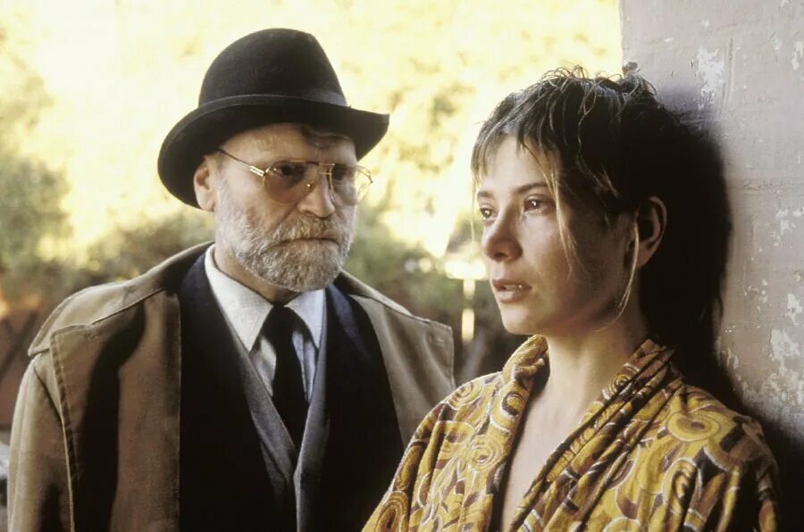 юлия высоцкая дом дураков. юлия высоцкая в фильме дом дураков. постер фильм дом дураков. андрей кончаловский дом дураков. дом дураков постер.