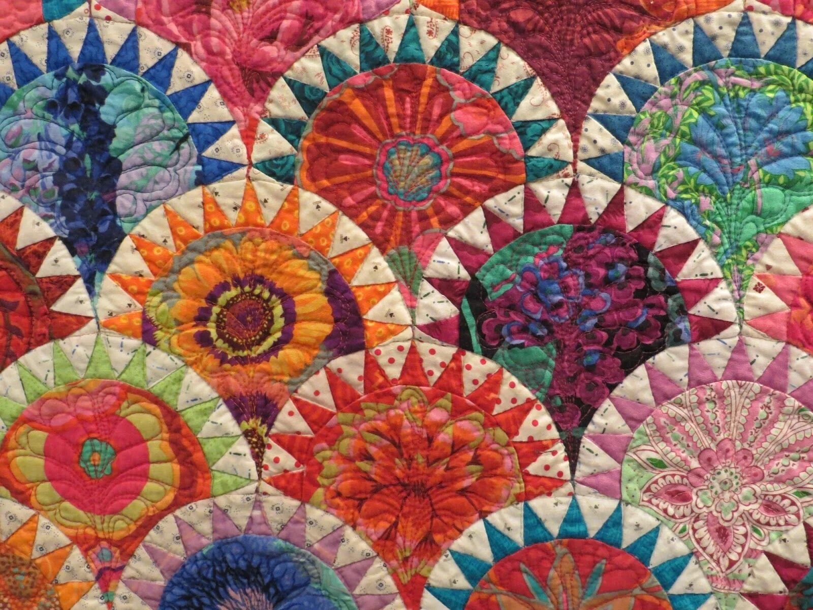 Сидмутский квилт. Квилтинг пэчворк и квилтинг. Стежка пэчворк квилтинг. Квилт амишей. Пэчворк квилтинг лоскутное.