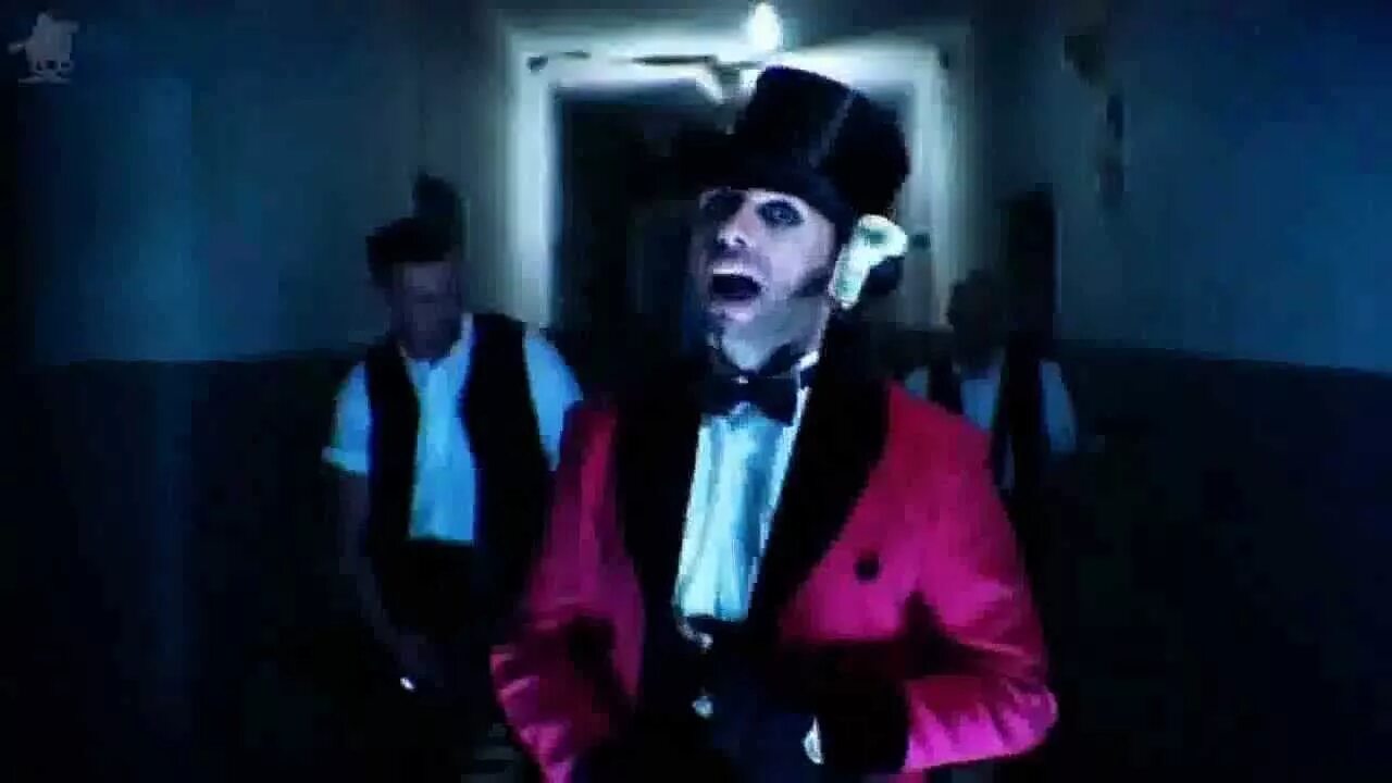 Лабиринт клип. Лабиринт oomph. группа oomph лабиринт. oomph labyrinth обложка. labyrinth клип.