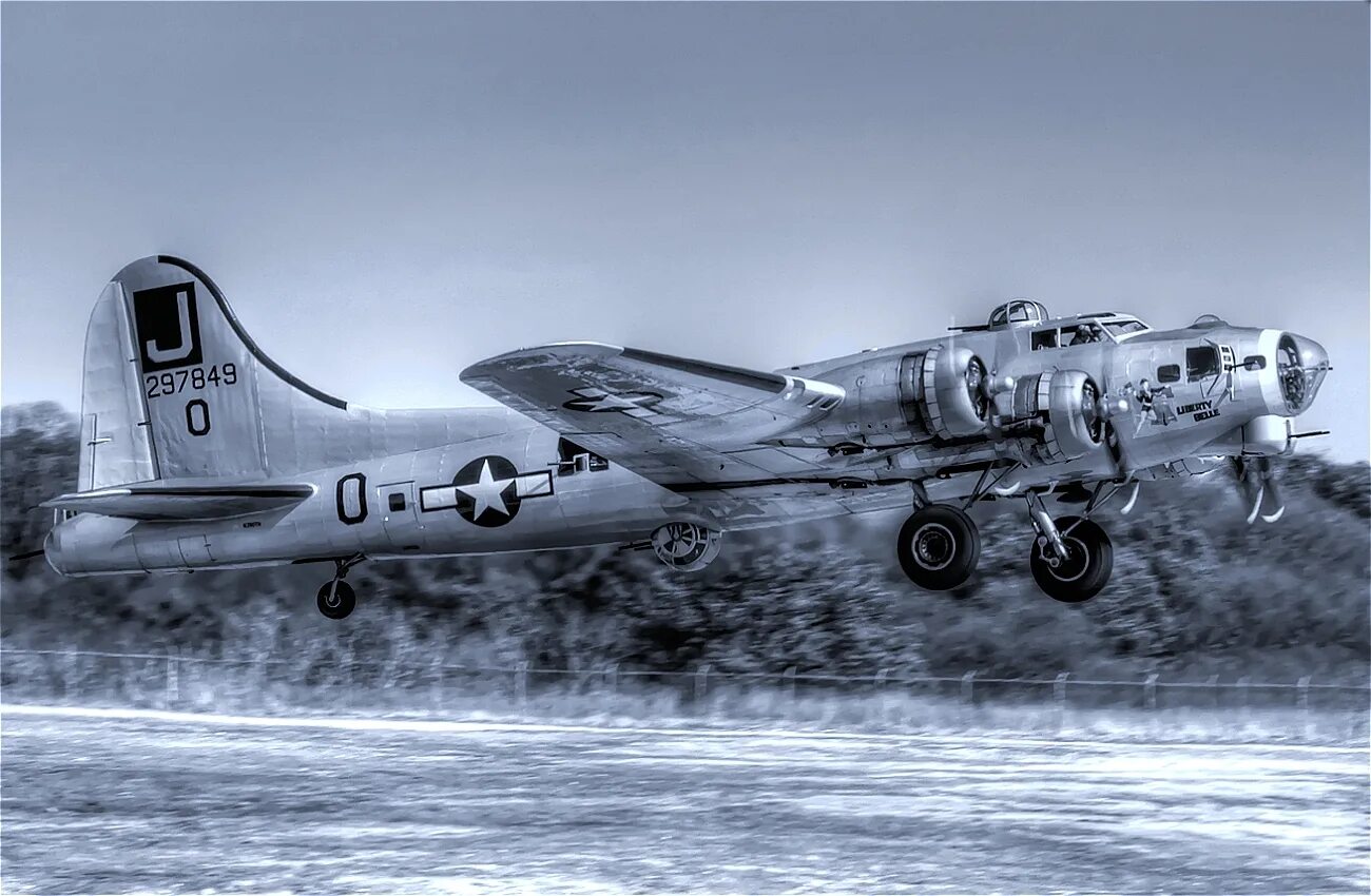 B 17 тесты. B-17 Flying Fortress. Боинг б 17. Боинг b 17g. Бомбардировщик б-17 летающая крепость.