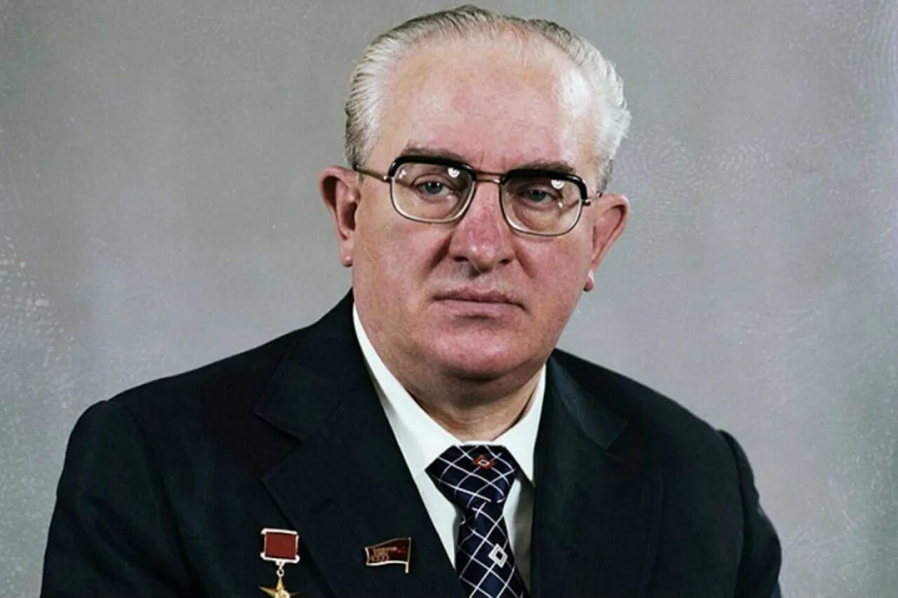 2 ю в андропов. Андропов генеральный секретарь. ю?рий влади?мирович андропов.