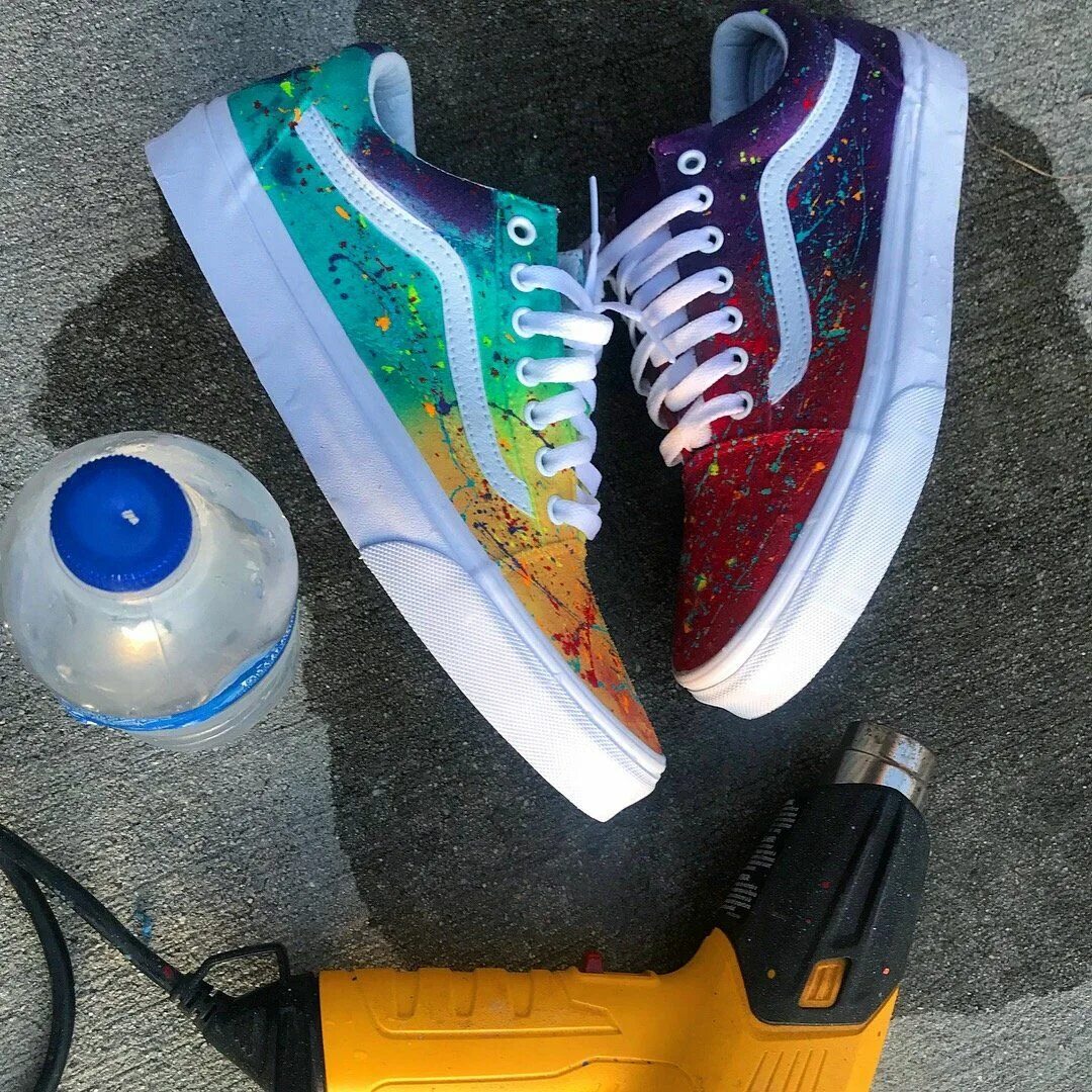 Tie dye обуви. перекрасить кроссовки. покрасил кроссовки краской. красим белые кеды. аквапринт кроссовки.