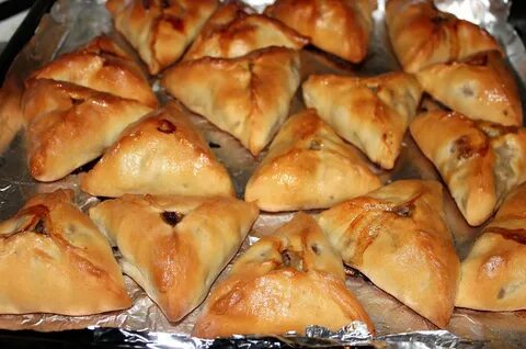 Дрожжевые треугольники с мясом и картошкой